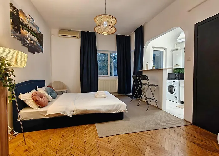 Botev Design - Walk To Old Town - Pumo Bukarest