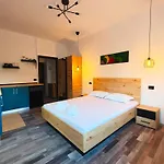 Botev Design - Walk To Old Town - Pumo * 부쿠레슈티