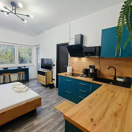 Botev Design - Walk To Old Town - Pumo Бухарест