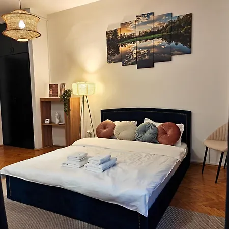 Botev Design - Walk To Old Town - Pumo Apartament