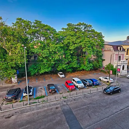 Botev Design - Walk To Old Town - Pumo * Bucureşti