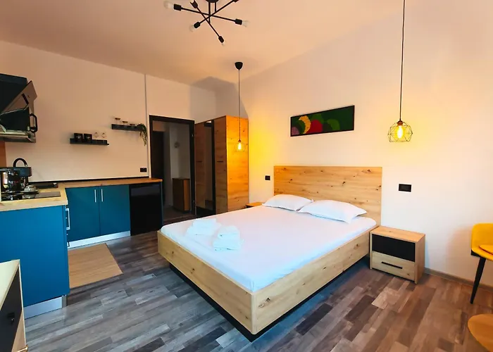 Botev Design - Walk To Old Town - Pumo * Bukareszt