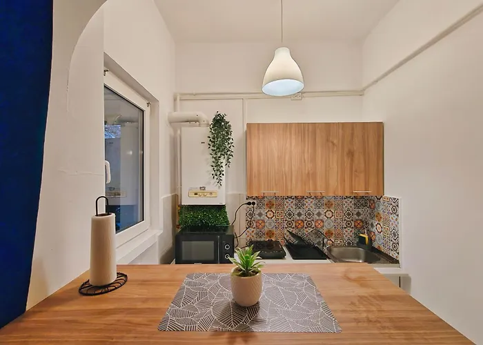 Botev Design - Walk To Old Town - Pumo *