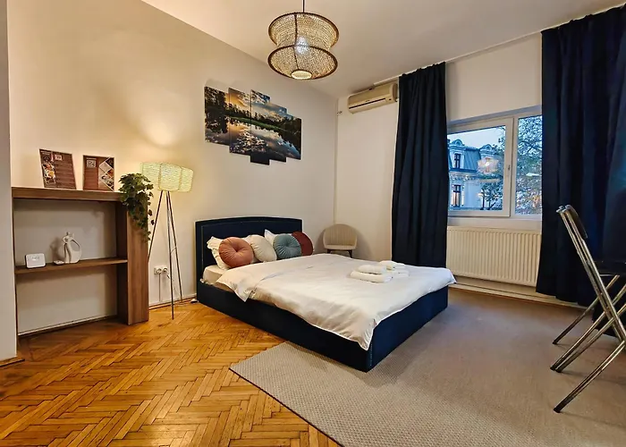 Botev Design - Walk To Old Town - Pumo Bucureşti