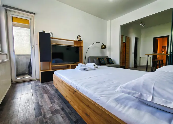 Botev Design - Walk To Old Town - Pumo